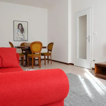 Margherita Castle Charme شقة ديسينسانو ديل غاردا